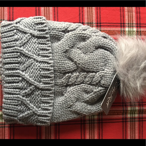 ❄️ Super Cozy Pom Pom Beanie ❄️ - Picture 5 of 8